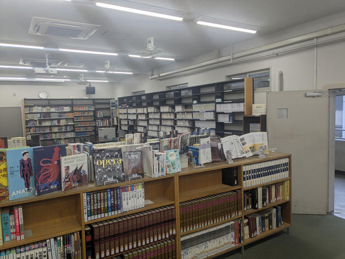中等部図書室2