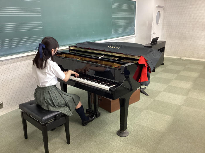 本番直前の音楽室でのリハーサル