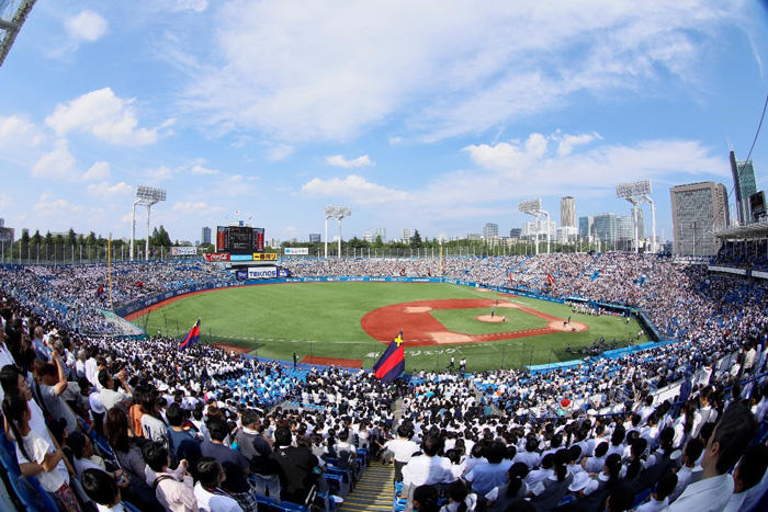 試合後のエール交換・早稲田の「都の西北」を聴く